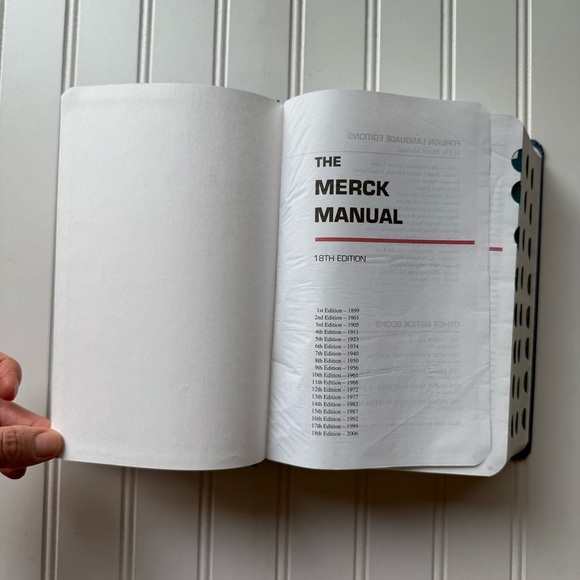 The Merck Manual of Diagnosis and Therapy, 18th Edition Hardback Book - Picture 3 of 7